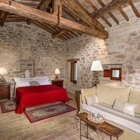 Sleeps 17 Pool Wifi